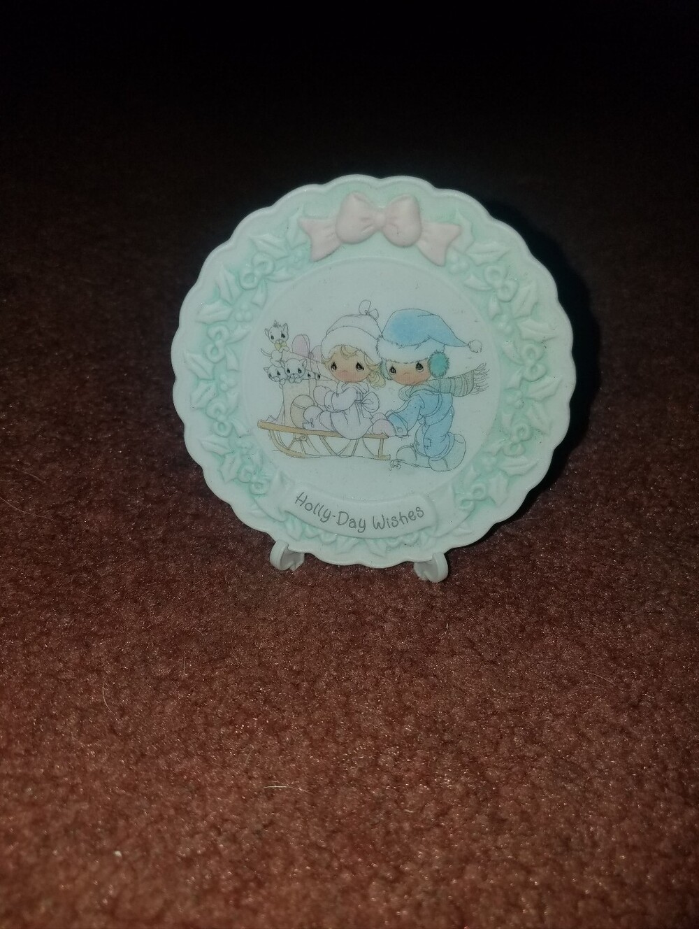 New- Vintage 1996 Precious Moments "Holly Day Wishes" Plate